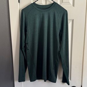 Men’s size M Oakley brand long sleeve athletic base layer shirt.